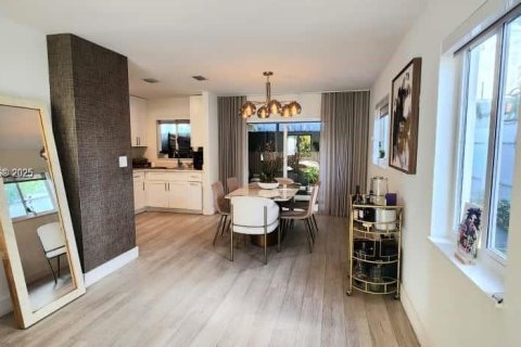 Casa en alquiler en Miami, Florida, 2 dormitorios, 202.06 m2 № 1954285 - foto 9