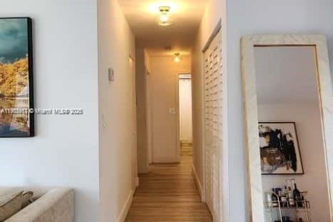 Casa en alquiler en Miami, Florida, 2 dormitorios, 202.06 m2 № 1954285 - foto 10