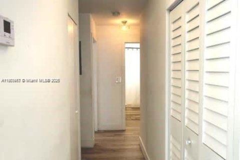 Casa en alquiler en Miami, Florida, 2 dormitorios, 202.06 m2 № 1954285 - foto 11