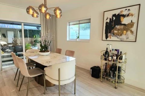 Casa en alquiler en Miami, Florida, 2 dormitorios, 202.06 m2 № 1954285 - foto 7