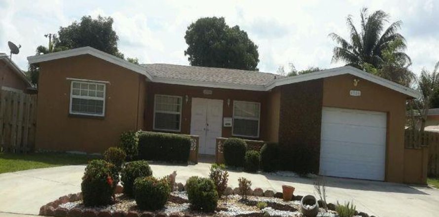 Casa en Lauderdale Lakes, Florida 3 dormitorios, 206.24 m2 № 2271038
