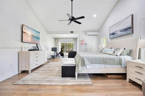 House in Palmetto Bay, Florida 4 bedrooms, 350.06 sq.m. № 2244172 - photo 18