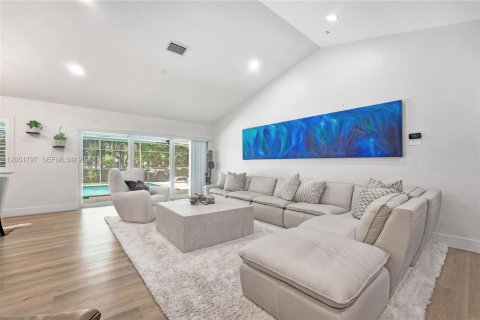 House in Palmetto Bay, Florida 4 bedrooms, 350.06 sq.m. № 2244172 - photo 6