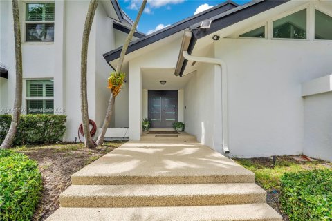 House in Palmetto Bay, Florida 4 bedrooms, 350.06 sq.m. № 2244172 - photo 2