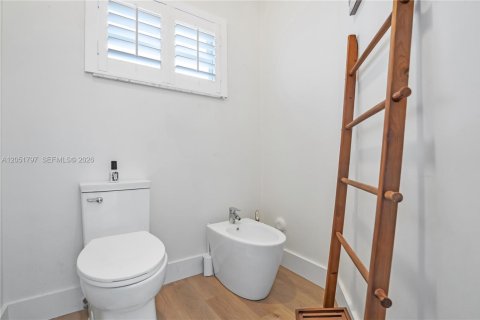 House in Palmetto Bay, Florida 4 bedrooms, 350.06 sq.m. № 2244172 - photo 22