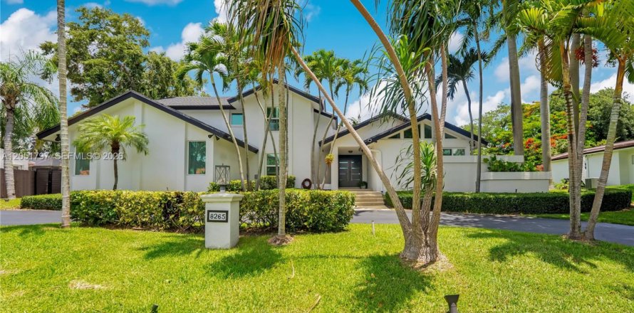 House in Palmetto Bay, Florida 4 bedrooms, 350.06 sq.m. № 2244172