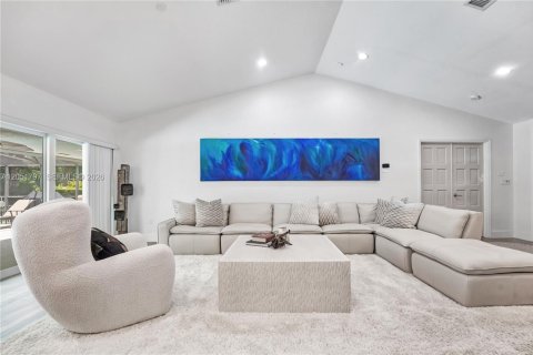 House in Palmetto Bay, Florida 4 bedrooms, 350.06 sq.m. № 2244172 - photo 7