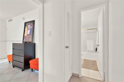 Купить кондоминиум в Майами-Бич, Флорида 1 спальня, 86.4м2, № 1936805 - фото 18