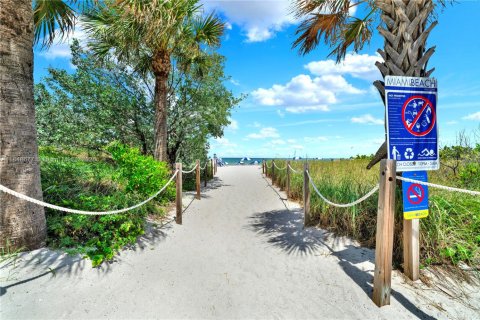 Купить кондоминиум в Майами-Бич, Флорида 1 спальня, 86.4м2, № 1936805 - фото 30
