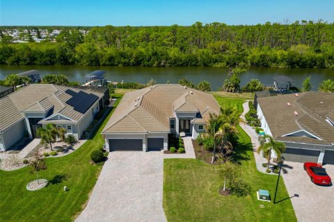 House in Port Charlotte, Florida 3 bedrooms, 245.91 sq.m. № 2230668