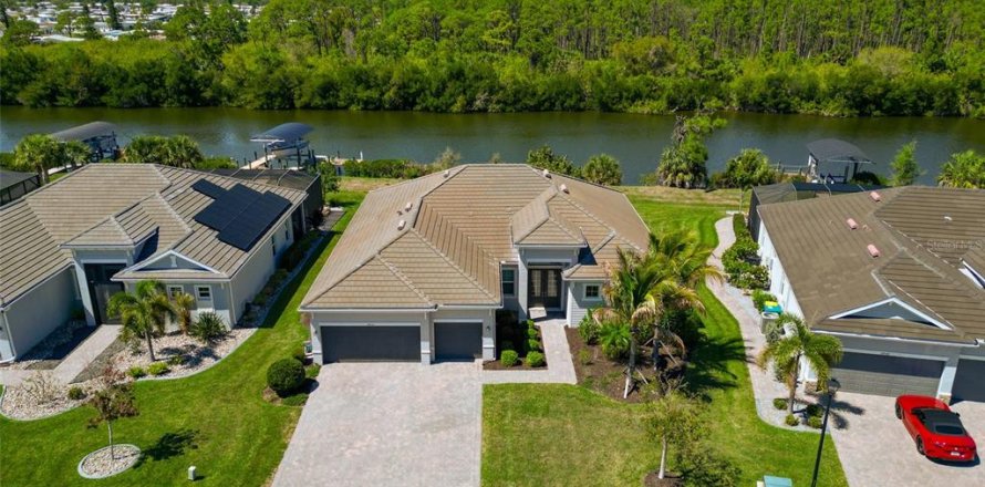 House in Port Charlotte, Florida 3 bedrooms, 245.91 sq.m. № 2230668