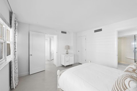 Condo in Fort Lauderdale, Florida, 2 bedrooms  № 2414173 - photo 11