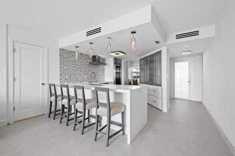 Condo in Fort Lauderdale, Florida, 2 bedrooms  № 2414173 - photo 3