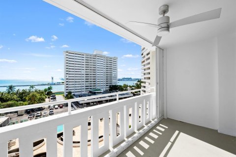 Condo in Fort Lauderdale, Florida, 2 bedrooms  № 2414173 - photo 7