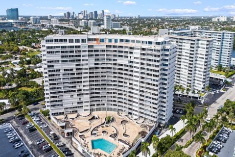 Condo in Fort Lauderdale, Florida, 2 bedrooms  № 2414173 - photo 18