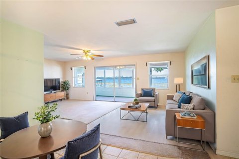 House in Winter Haven, Florida 4 bedrooms, 198.35 sq.m. № 1569933 - photo 11