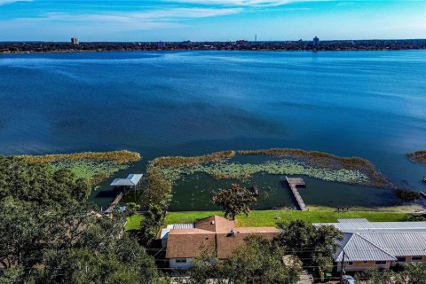 House in Winter Haven, Florida 4 bedrooms, 198.35 sq.m. № 1569933 - photo 2