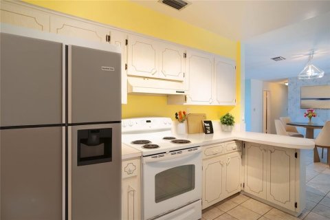 House in Winter Haven, Florida 4 bedrooms, 198.35 sq.m. № 1569933 - photo 6