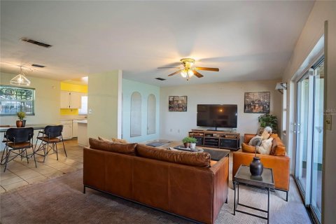 House in Winter Haven, Florida 4 bedrooms, 198.35 sq.m. № 1569933 - photo 19