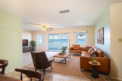 House in Winter Haven, Florida 4 bedrooms, 198.35 sq.m. № 1569933 - photo 14