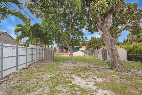 House in Miami, Florida 2 bedrooms, 137.4 sq.m. № 2009899 - photo 9