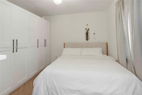 House in Miami, Florida 2 bedrooms, 137.4 sq.m. № 2009899 - photo 19