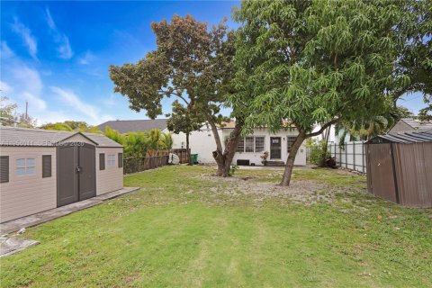 House in Miami, Florida 2 bedrooms, 137.4 sq.m. № 2009899 - photo 8