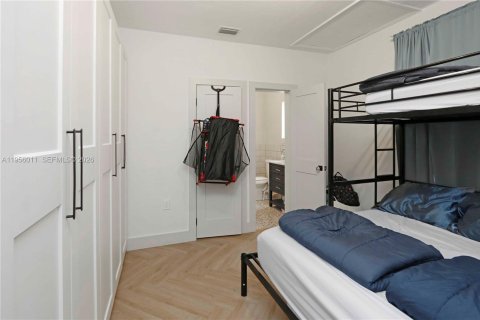 House in Miami, Florida 2 bedrooms, 137.4 sq.m. № 2009899 - photo 14