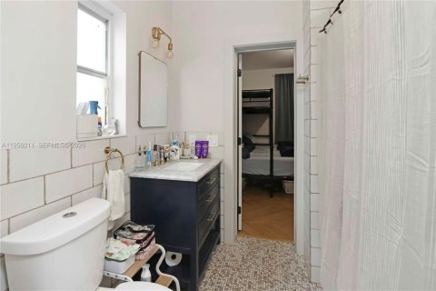 House in Miami, Florida 2 bedrooms, 137.4 sq.m. № 2009899 - photo 15