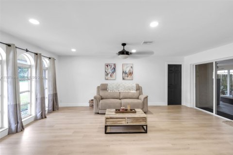 Купить виллу или дом в Дирфилд-Бич, Флорида 2 спальни, 123.19м2, № 2049342 - фото 4