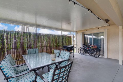 Купить виллу или дом в Дирфилд-Бич, Флорида 2 спальни, 123.19м2, № 2049342 - фото 24