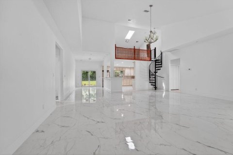 House in Port St. Lucie, Florida 4 bedrooms, 300.63 sq.m. № 2083247 - photo 12