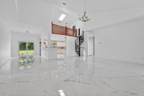 House in Port St. Lucie, Florida 4 bedrooms, 300.63 sq.m. № 2083247 - photo 11