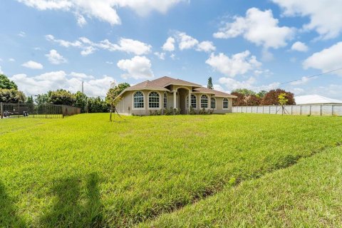 House in Port St. Lucie, Florida 4 bedrooms, 300.63 sq.m. № 2083247 - photo 5