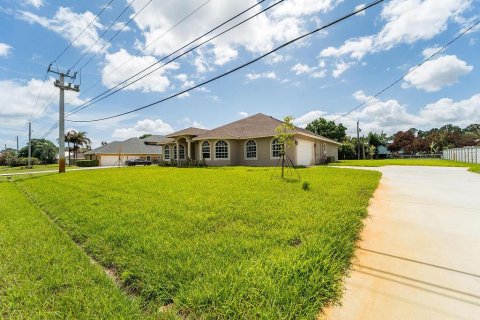 House in Port St. Lucie, Florida 4 bedrooms, 300.63 sq.m. № 2083247 - photo 4