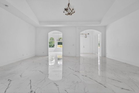 House in Port St. Lucie, Florida 4 bedrooms, 300.63 sq.m. № 2083247 - photo 6