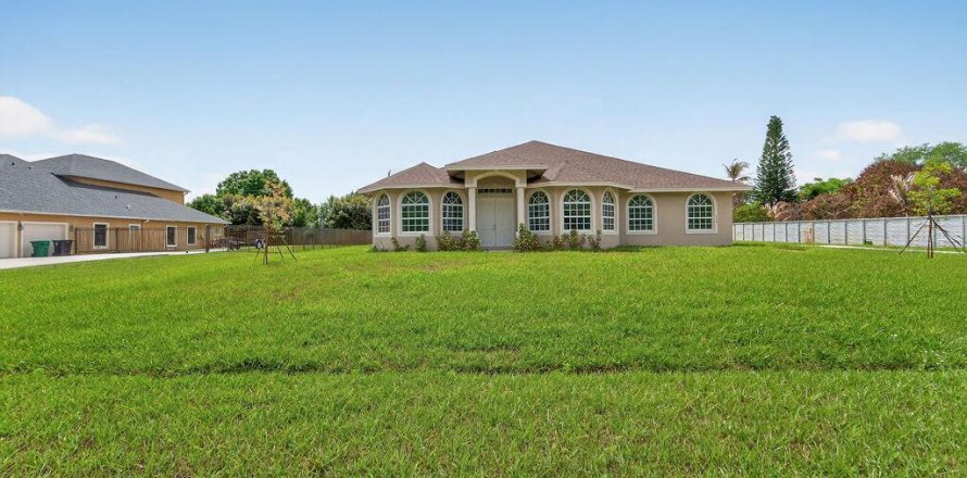House in Port St. Lucie, Florida 4 bedrooms, 300.63 sq.m. № 2083247