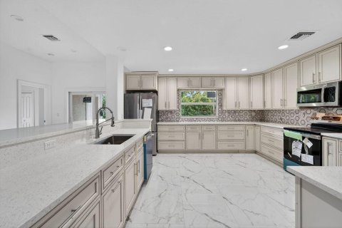 House in Port St. Lucie, Florida 4 bedrooms, 300.63 sq.m. № 2083247 - photo 17