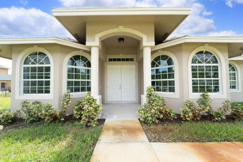 House in Port St. Lucie, Florida 4 bedrooms, 300.63 sq.m. № 2083247 - photo 2