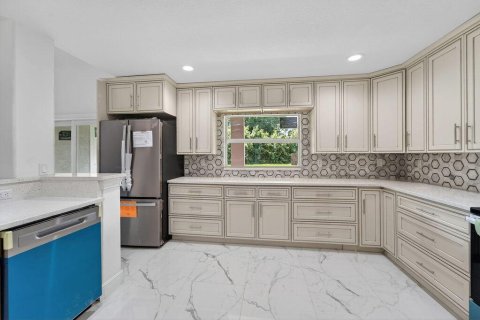 House in Port St. Lucie, Florida 4 bedrooms, 300.63 sq.m. № 2083247 - photo 14