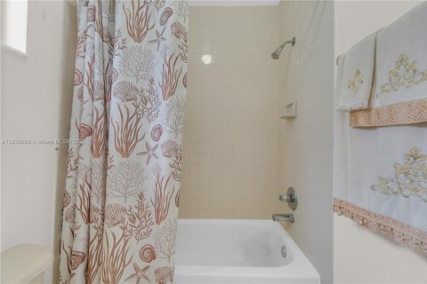 Casa en venta en Miami, Florida, 3 dormitorios, 130.06 m2 № 1828744 - foto 17
