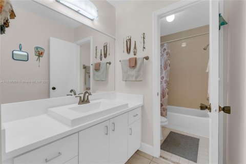Casa en venta en Miami, Florida, 3 dormitorios, 130.06 m2 № 1828744 - foto 14