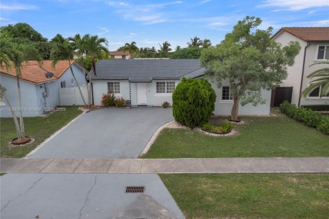 Casa en venta en Miami, Florida, 3 dormitorios, 130.06 m2 № 1828744 - foto 3