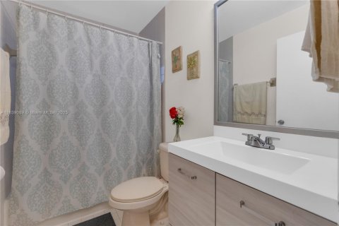 Casa en venta en Miami, Florida, 3 dormitorios, 130.06 m2 № 1828744 - foto 16