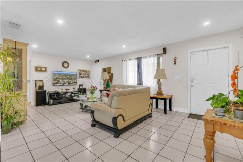 Casa en venta en Miami, Florida, 3 dormitorios, 130.06 m2 № 1828744 - foto 6