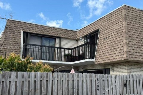 Condominio en venta en North Lauderdale, Florida, 2 dormitorios, 142.14 m2 № 2046151 - foto 3