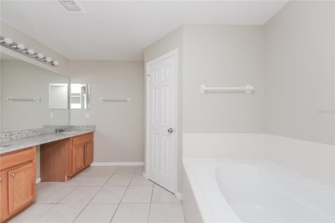 Villa ou maison à louer à Kissimmee, Floride: 4 chambres, 169.08 m2 № 2150288 - photo 9