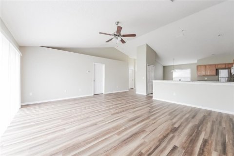 Villa ou maison à louer à Kissimmee, Floride: 4 chambres, 169.08 m2 № 2150288 - photo 3