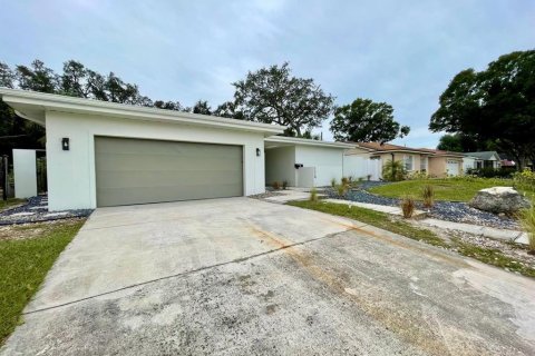 Villa ou maison à louer à Tampa, Floride: 3 chambres, 176.7 m2 № 2418558 - photo 2