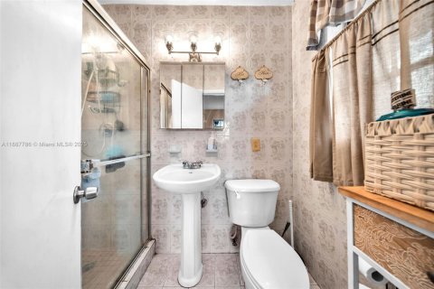 Villa ou maison à vendre à Miami Gardens, Floride: 3 chambres, 138.98 m2 № 1933137 - photo 13